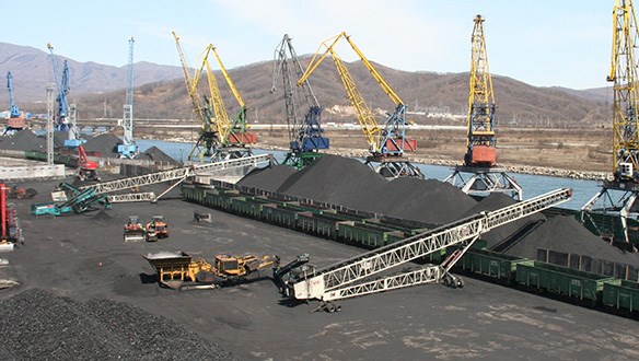 Telescopic conveyor stockpiling in coal yard